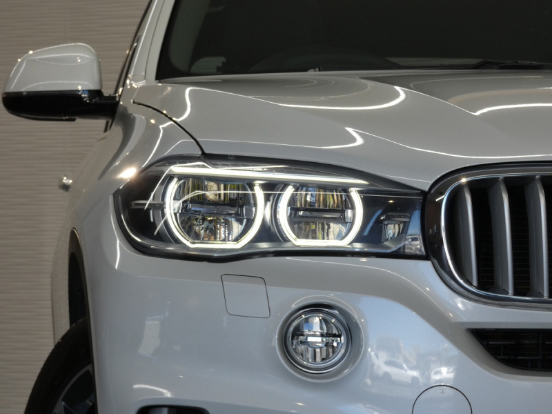 Bmw X5 Xdrive35d Xline セレクトpkg パノラマsr 黒革 シートヒーター 7人乗り 純正hddナビ 全周カメラ 後席モニター Ledライト Acc インテリジェントs 禁煙車 中古車 情報 Avix Import 八王子